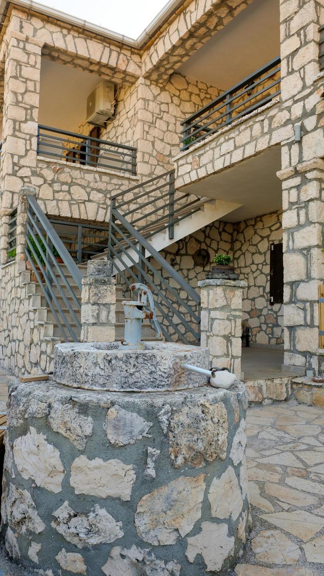 Fterini Sterna & Alletri Apartment