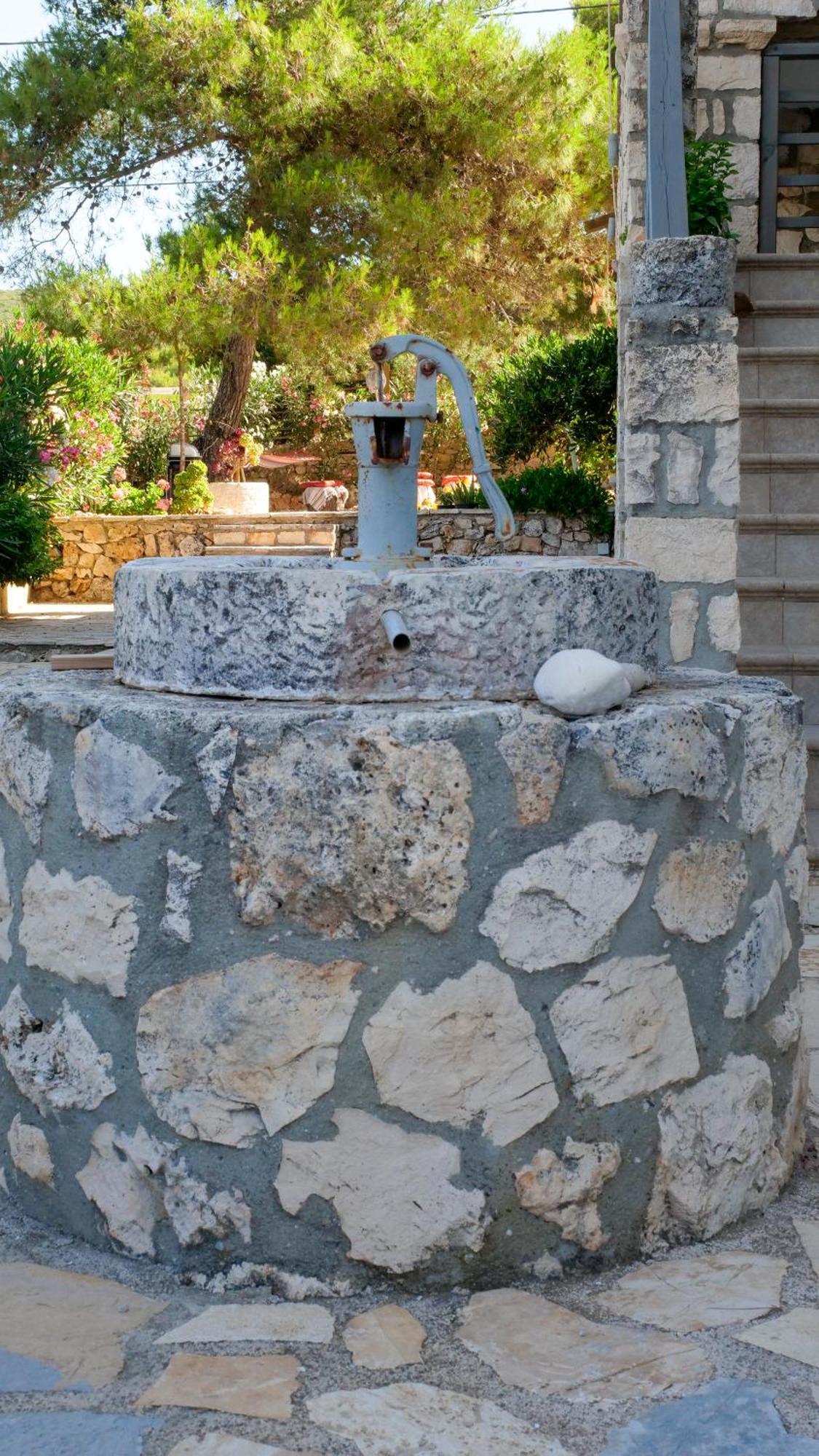 Fterini Sterna & Alletri * Agios Leon