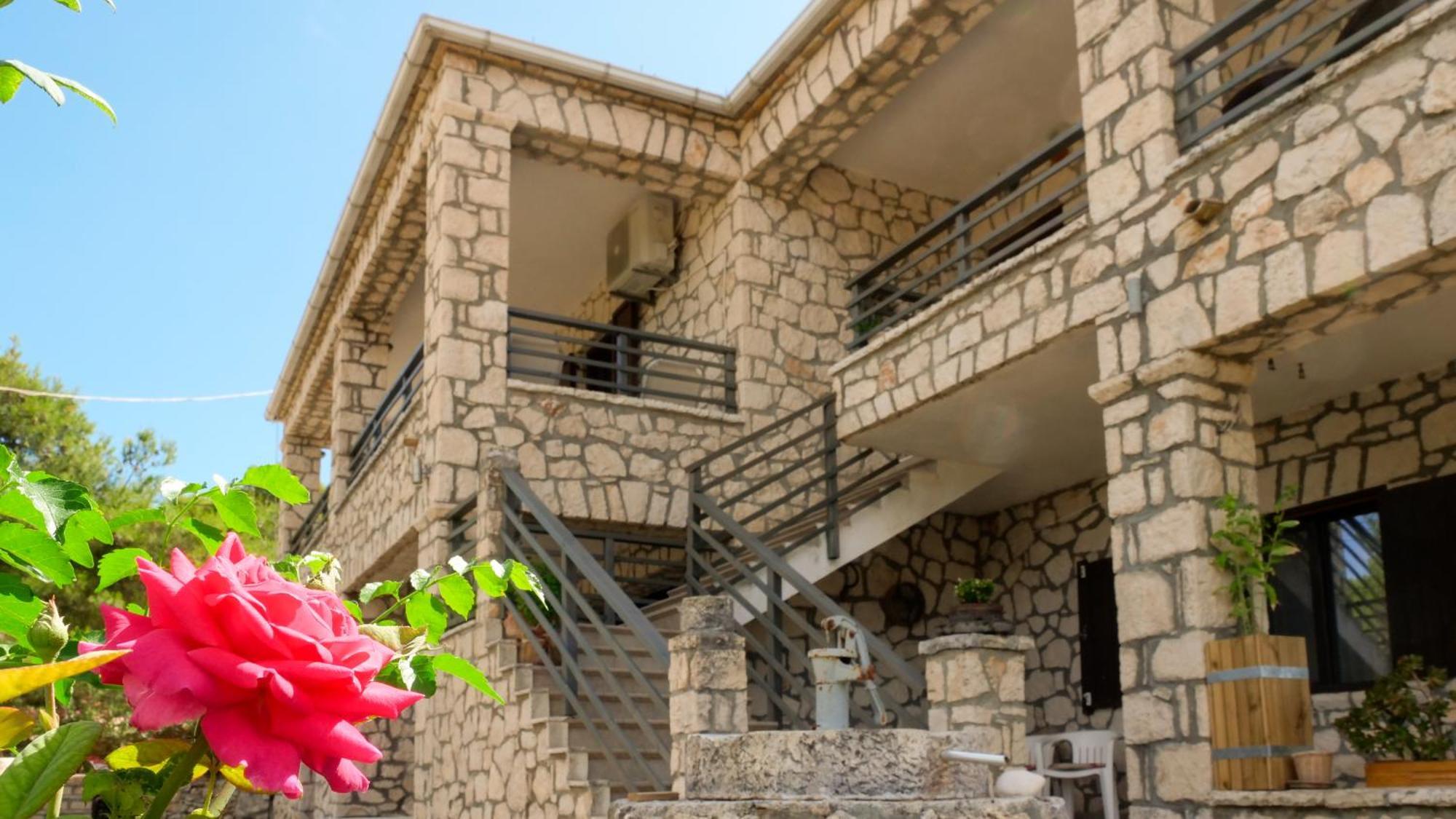 Apartment Fterini Sterna & Alletri Agios Leon