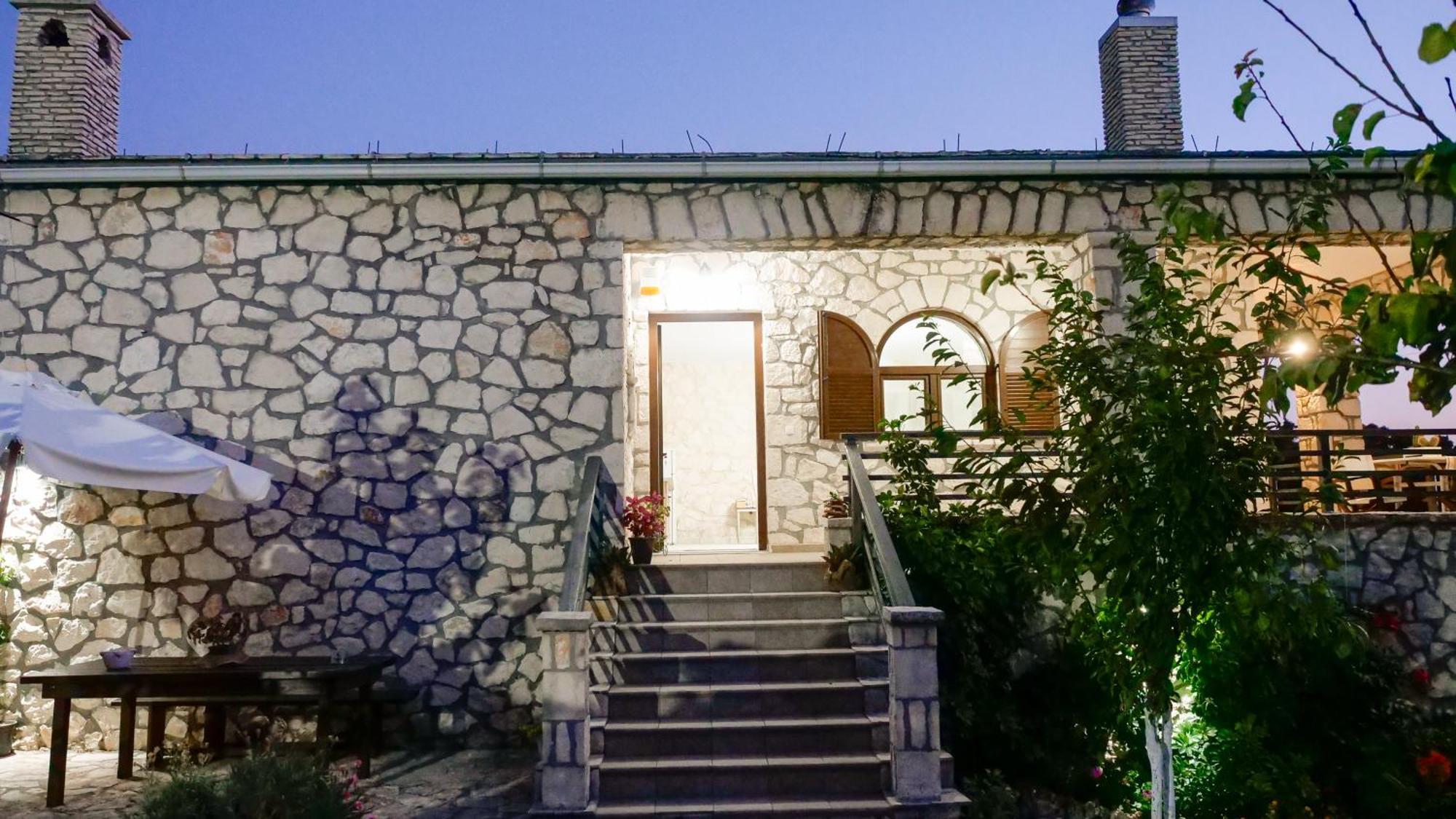 Fterini Sterna & Alletri Agios Leon