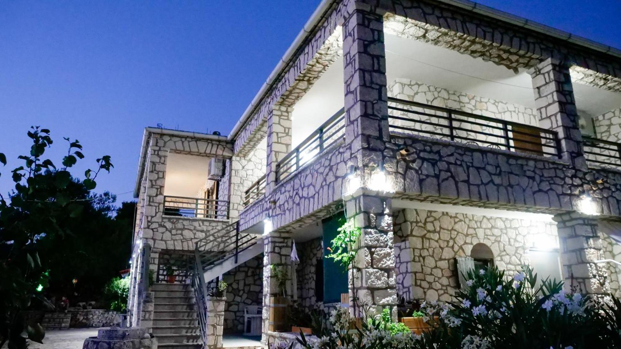 Fterini Sterna & Alletri Apartment Agios Leon