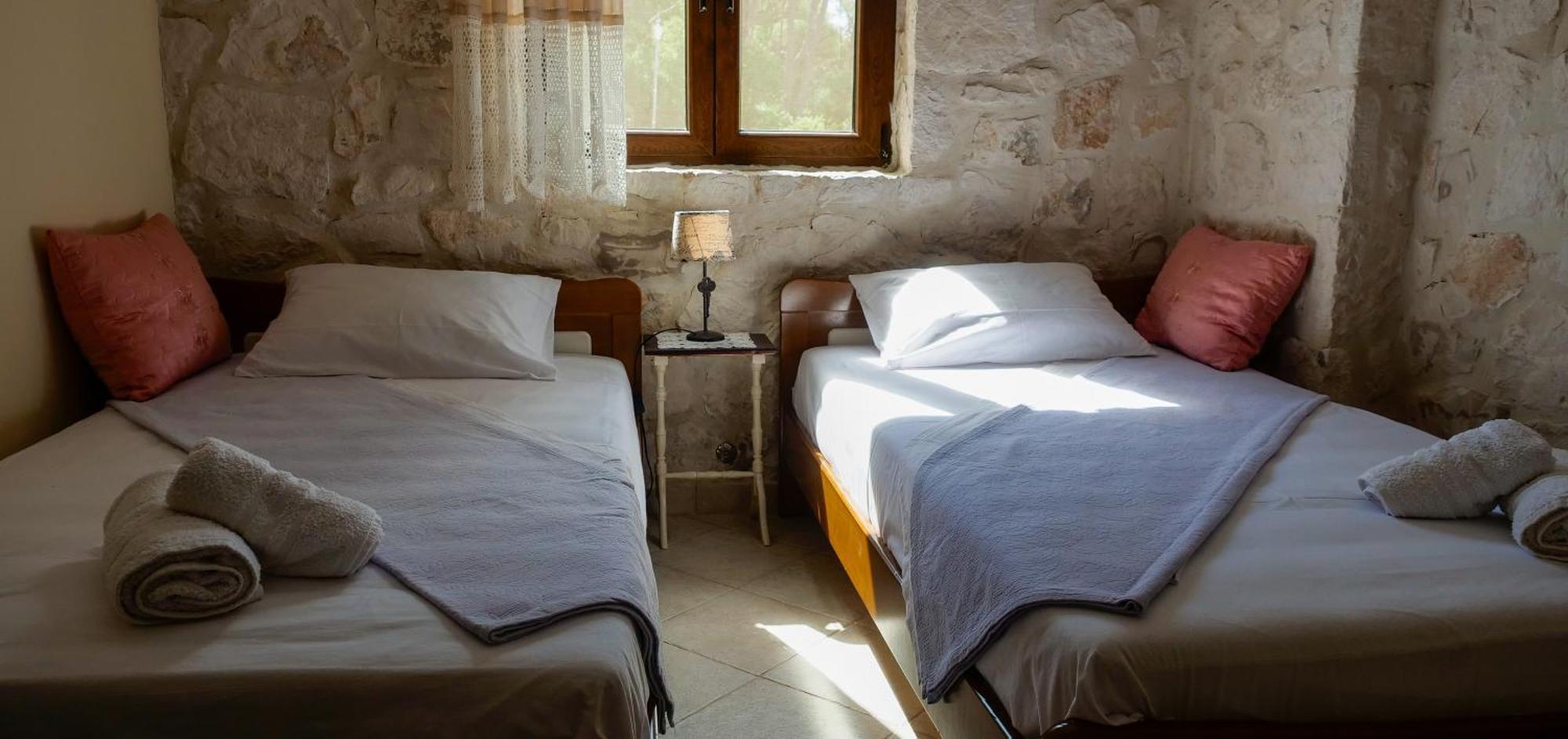 Fterini Sterna & Alletri * Agios Leon