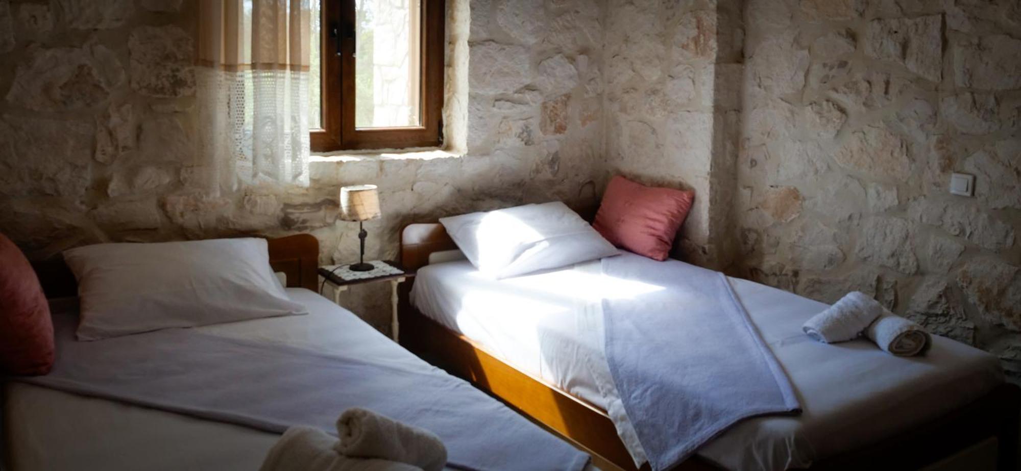 Fterini Sterna & Alletri * Agios Leon